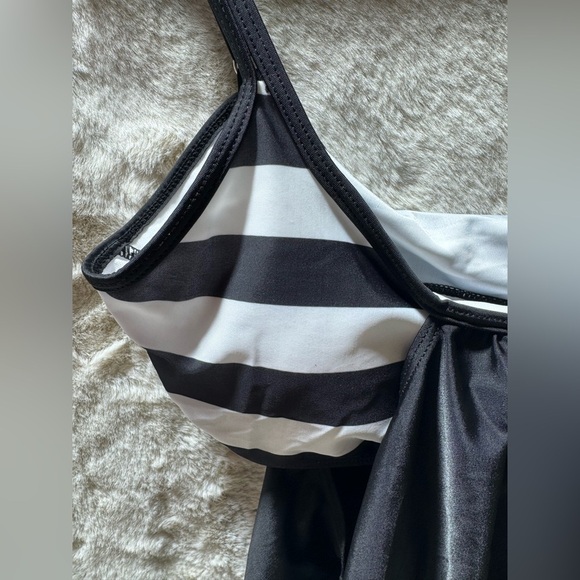 Women’s Black & White Stripes Lined Up Double Up Tankini (Top only) XXL - Picture 14 of 14
